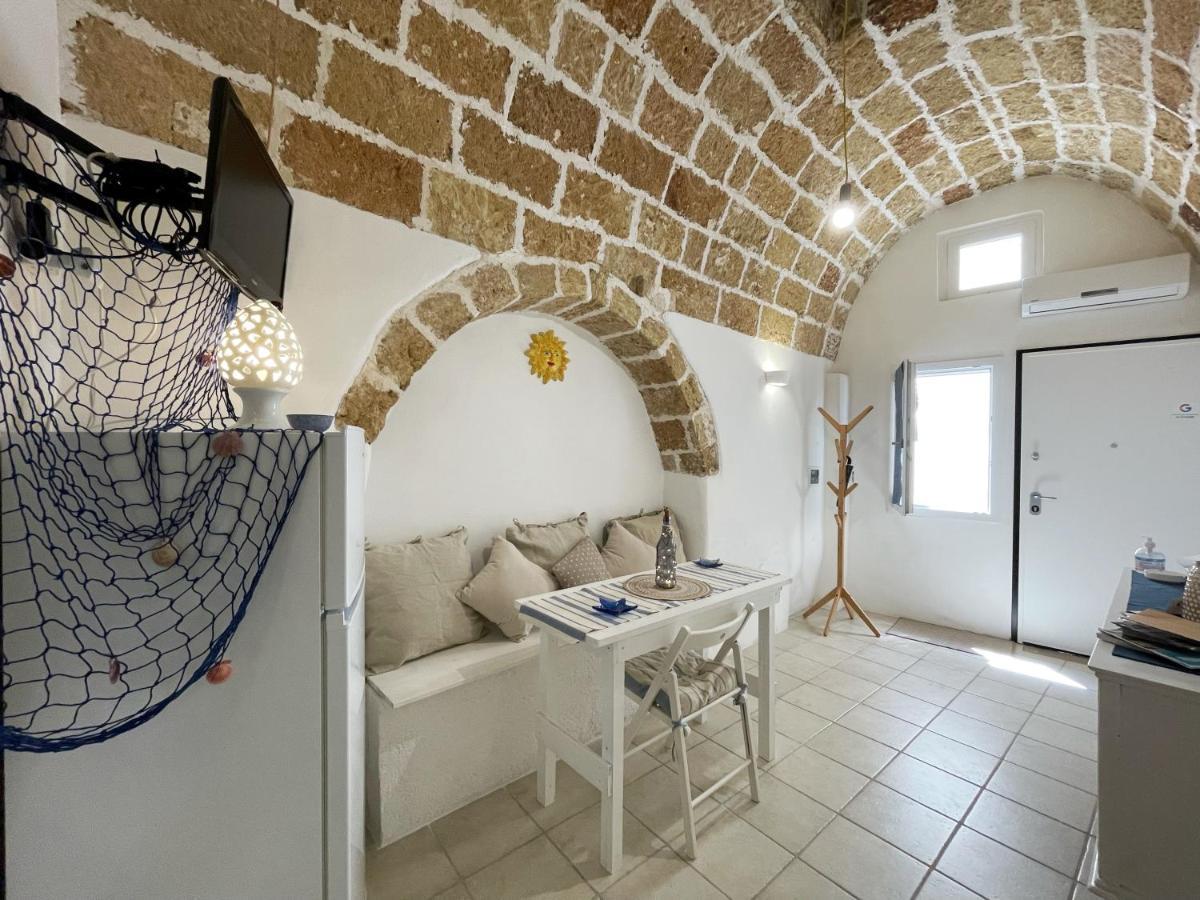 Mediterraneo House- Casa Nel Centro Storico มาติโน ภายนอก รูปภาพ
