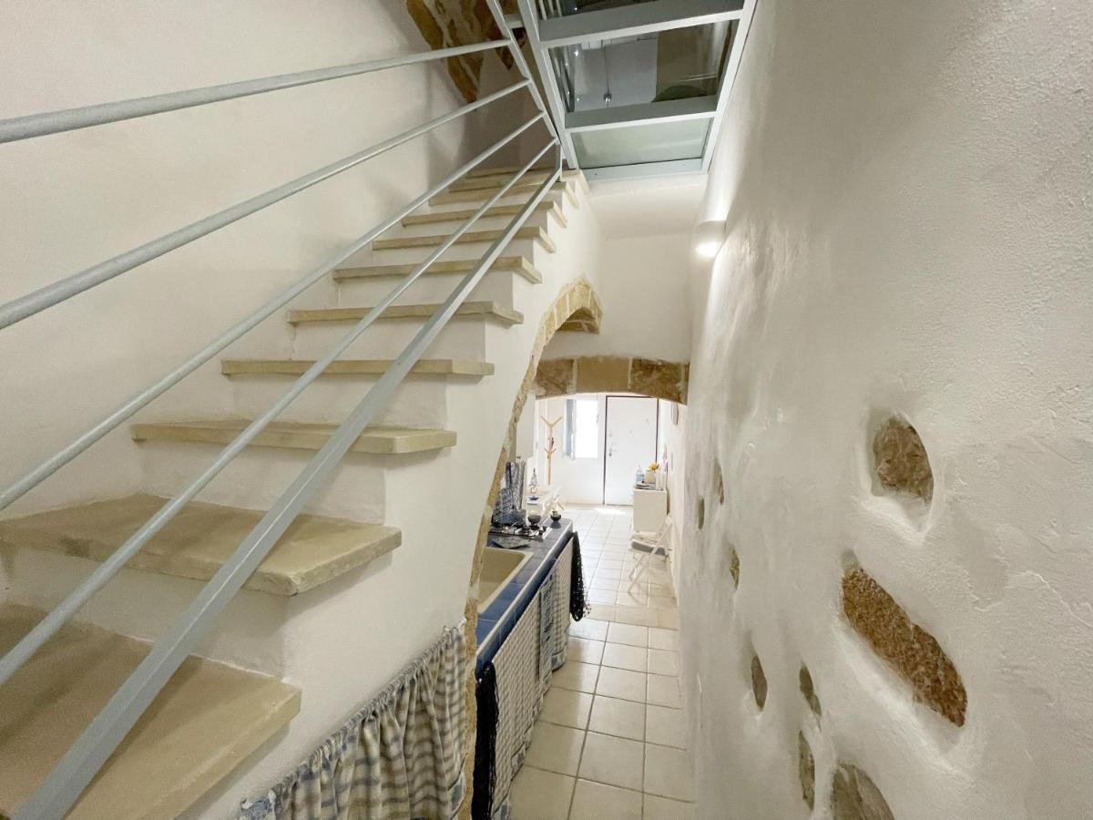 Mediterraneo House- Casa Nel Centro Storico มาติโน ภายนอก รูปภาพ
